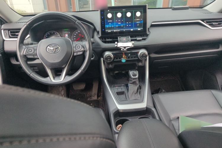 Used Toyota Wildlander 2022 2.0L CVT Two-Wheel Drive Luxury PLUS Edition Center Console