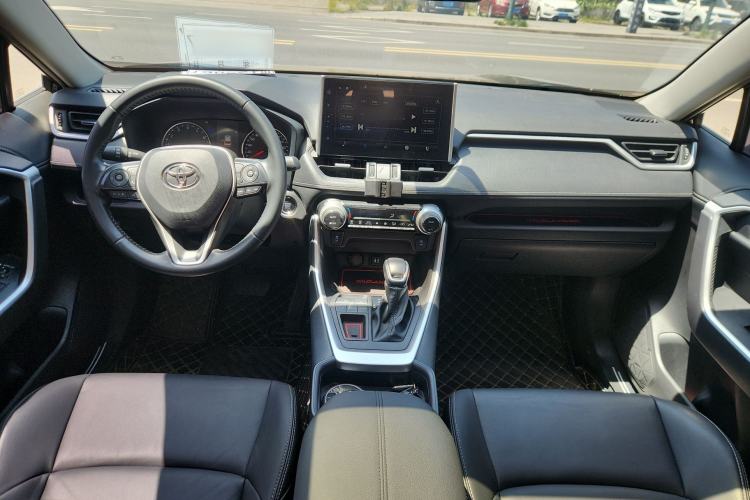 Used Toyota Wildlander 2022 2.0L CVT Two-Wheel Drive Luxury PLUS Edition Center Console