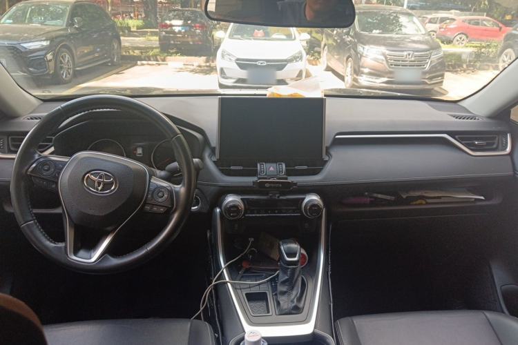 Used Toyota Wildlander 2022 2.0L CVT Two-Wheel Drive Luxury PLUS Edition Center Console