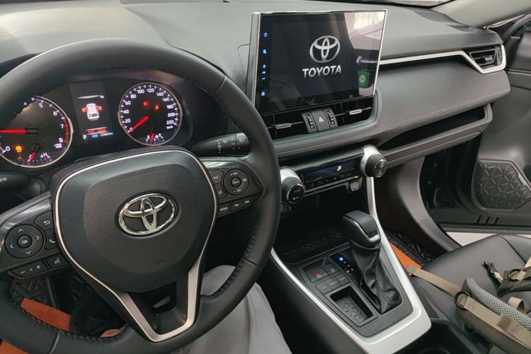 Used Toyota Wildlander 2022 2.0L CVT Two-Wheel Drive Luxury Edition Center Console