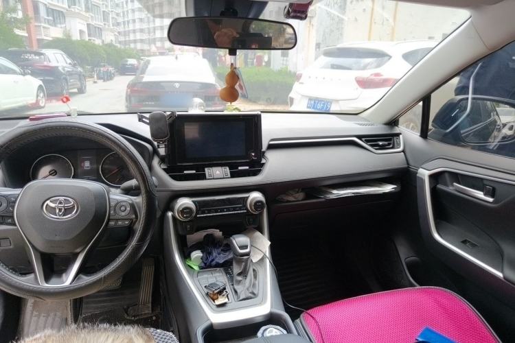 Used Toyota Wildlander 2022 Updated Version 2.0L CVT Two-Wheel Drive Leading Edition Center Console
