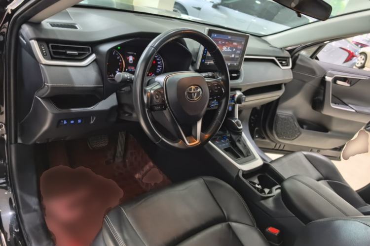 Used Toyota Wildlander 2022 2.0L CVT Two-Wheel Drive Luxury PLUS Edition Center Console