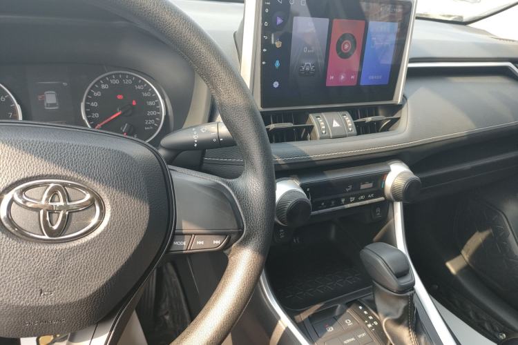 Used Toyota Wildlander 2022 Updated Version 2.0L CVT Two-Wheel Drive Leading Edition Center Console
