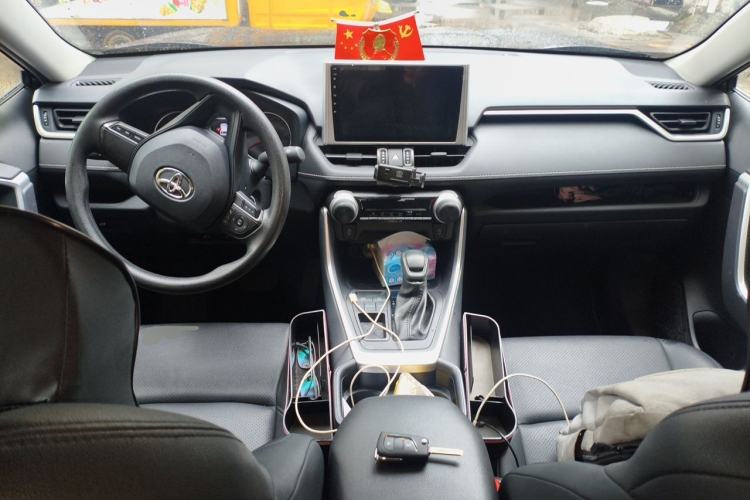Used Toyota Wildlander 2022 Updated Version 2.0L CVT Two-Wheel Drive Leading Edition Center Console