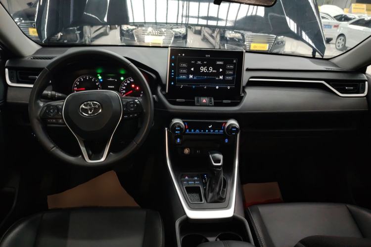Used Toyota Wildlander 2022 2.0L CVT Two-Wheel Drive Luxury PLUS Edition Center Console