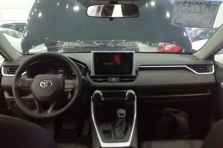 Used Toyota Wildlander 2022 Updated Version 2.0L CVT Two-Wheel Drive Leading Edition Center Console