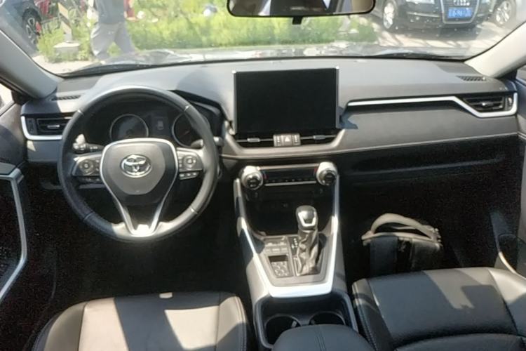 Used Toyota Wildlander 2022 2.0L CVT Two-Wheel Drive Luxury PLUS Edition Center Console