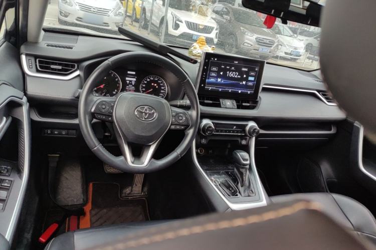 Used Toyota Wildlander 2022 2.0L CVT Two-Wheel Drive Luxury PLUS Edition Center Console