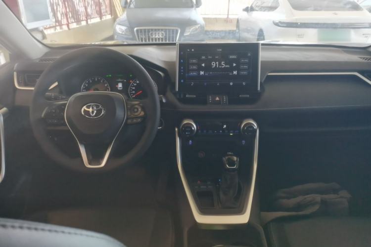 Used Toyota Wildlander 2022 2.0L CVT Two-Wheel Drive Luxury PLUS Edition Center Console