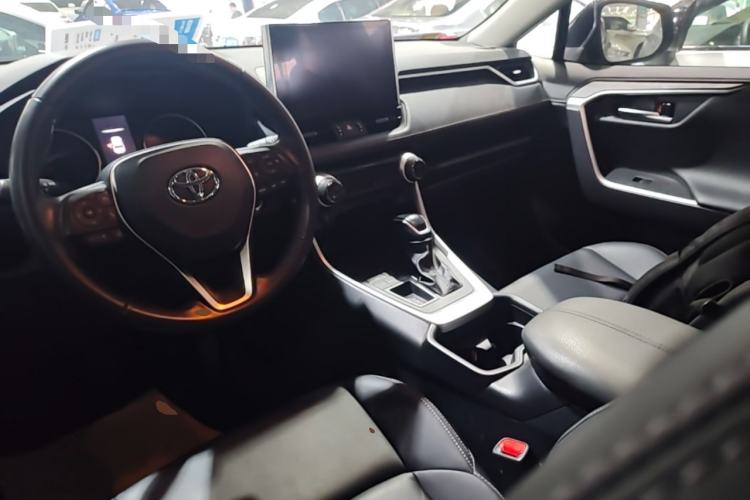 Used Toyota Wildlander 2022 2.0L CVT Two-Wheel Drive Luxury PLUS Edition Center Console