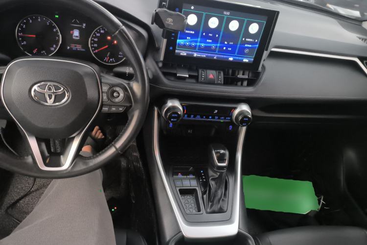 Used Toyota Wildlander 2022 2.0L CVT Two-Wheel Drive Luxury Edition Center Console