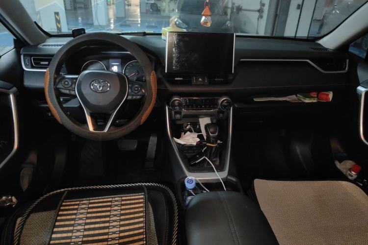 Used Toyota Wildlander 2022 2.0L CVT Two-Wheel Drive Luxury PLUS Edition Center Console