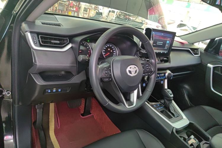 Used Toyota Wildlander 2022 2.0L CVT Two-Wheel Drive Luxury PLUS Edition Center Console