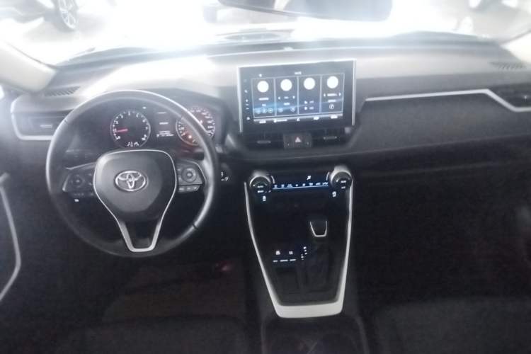 Used Toyota Wildlander 2022 2.0L CVT Two-Wheel Drive Luxury Edition Center Console