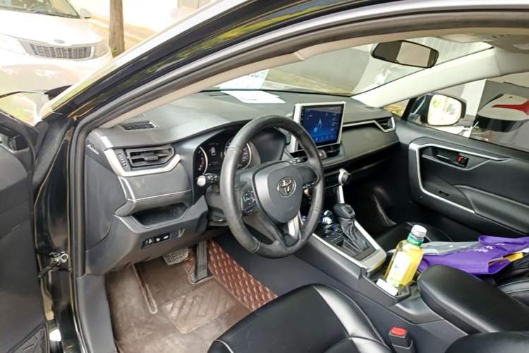 Used Toyota Wildlander 2022 2.0L CVT Two-Wheel Drive Leading Edition Center Console