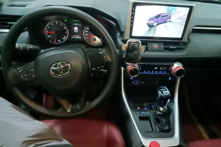 Used Toyota Wildlander 2022 Updated Version 2.0L CVT Two-Wheel Drive Leading Edition Center Console