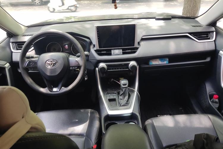 Used Toyota Wildlander 2022 2.0L CVT Two-Wheel Drive Leading Edition Center Console