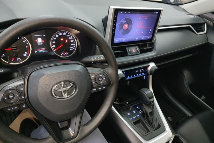 Used Toyota Wildlander 2022 Updated Version 2.0L CVT Two-Wheel Drive Leading Edition Center Console