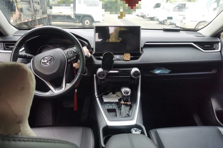 Used Toyota Wildlander 2022 2.0L CVT Two-Wheel Drive Luxury Edition Center Console