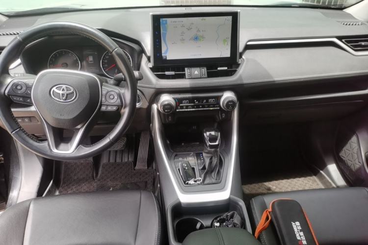 Used Toyota Wildlander 2022 2.0L CVT Two-Wheel Drive Luxury PLUS Edition Center Console