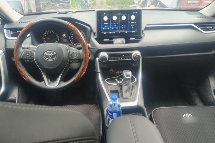 Used Toyota Wildlander 2022 2.0L CVT Two-Wheel Drive Luxury Edition Center Console