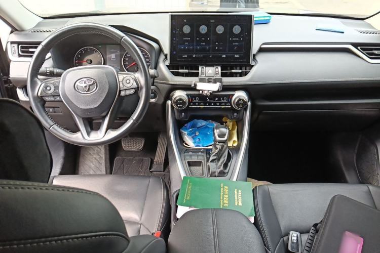 Used Toyota Wildlander 2022 2.0L CVT Two-Wheel Drive Luxury PLUS Edition Center Console