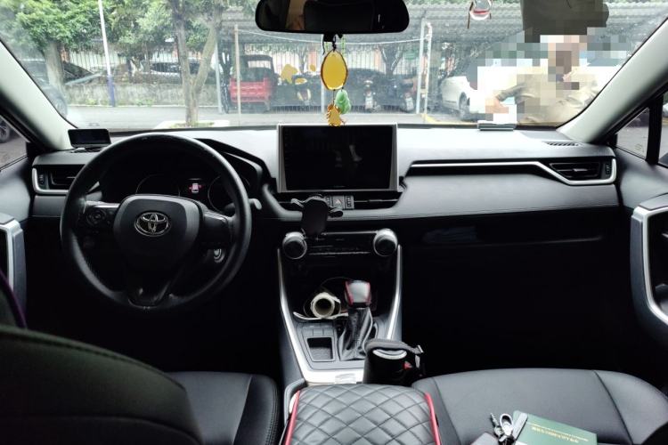 Used Toyota Wildlander 2022 Updated Version 2.0L CVT Two-Wheel Drive Leading Edition Center Console