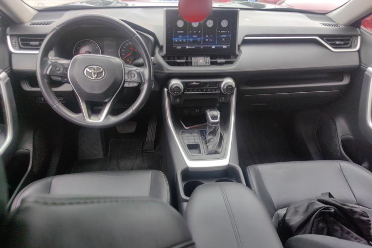Used Toyota Wildlander 2022 2.0L CVT 4x4 Luxury PLUS Edition Center Console