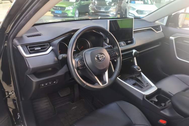 Used Toyota Wildlander 2022 2.0L CVT Two-Wheel Drive Luxury PLUS Edition Center Console