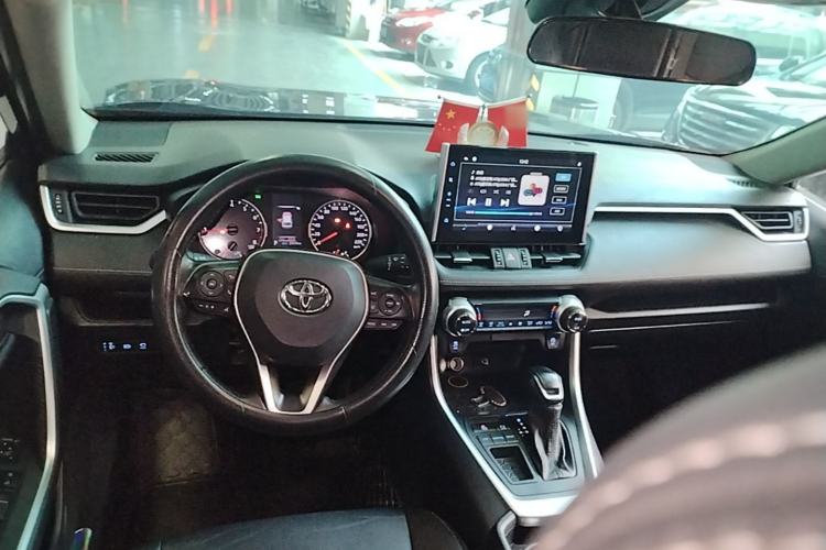 Used Toyota Wildlander 2022 2.0L CVT Two-Wheel Drive Luxury PLUS Edition Center Console
