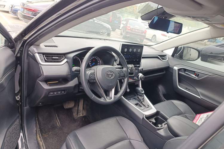Used Toyota Wildlander 2022 Dual-Engine 2.5L E-CVT Two-Wheel Drive Luxury PLUS Edition Center Console