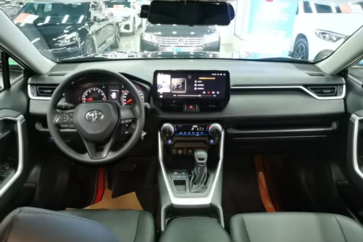 Used Toyota Wildlander 2022 Updated Version 2.0L CVT Two-Wheel Drive Leading Edition Center Console