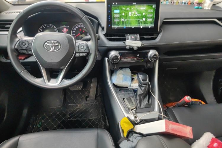 Used Toyota Wildlander 2022 2.0L CVT Two-Wheel Drive Luxury PLUS Edition Center Console