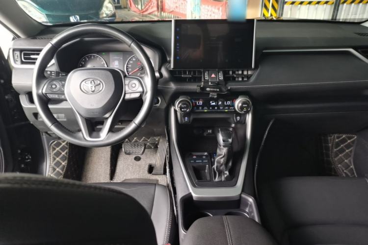 Used Toyota Wildlander 2022 2.0L CVT Two-Wheel Drive Luxury PLUS Edition Center Console