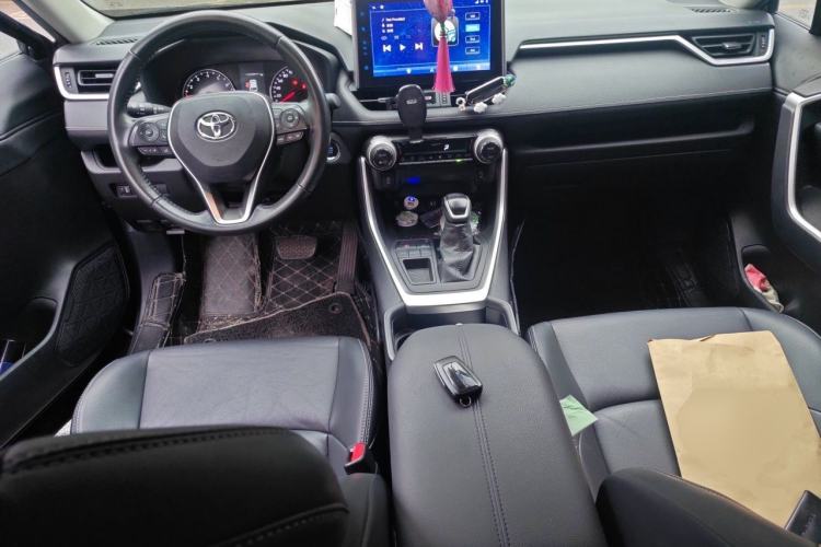 Used Toyota Wildlander 2022 2.0L CVT Two-Wheel Drive Luxury Edition Center Console
