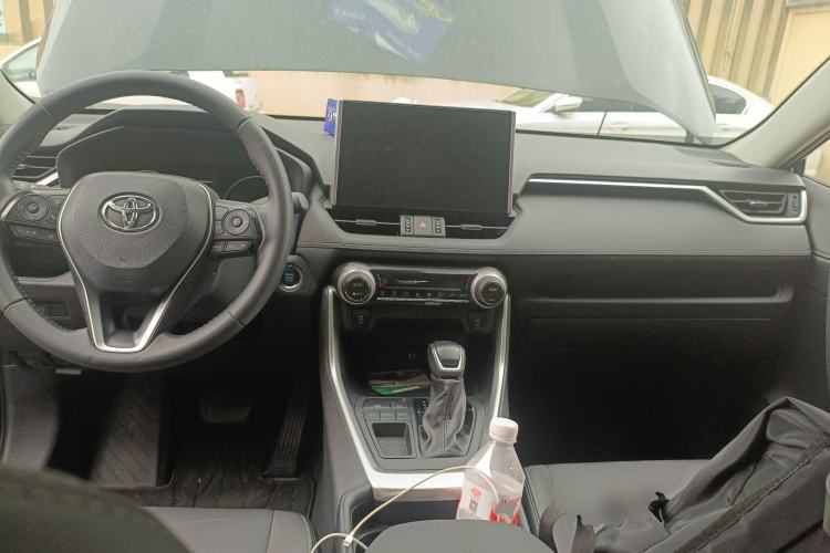 Used Toyota Wildlander 2022 2.0L CVT Two-Wheel Drive Luxury PLUS Edition Center Console