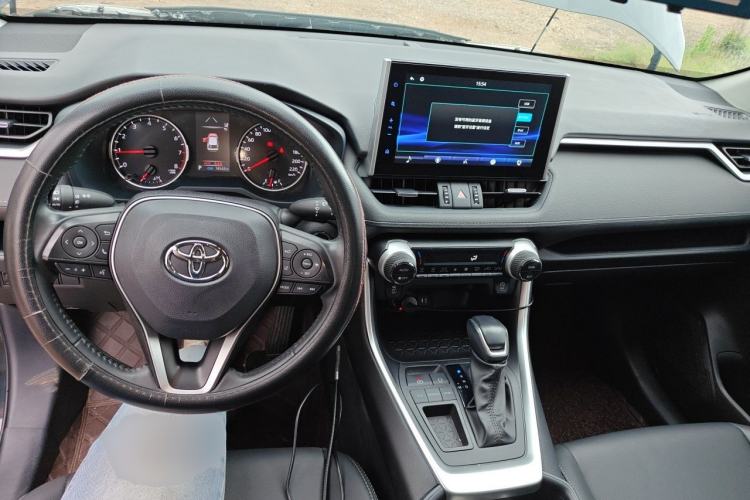 Used Toyota Wildlander 2022 2.0L CVT Two-Wheel Drive Luxury PLUS Edition Center Console