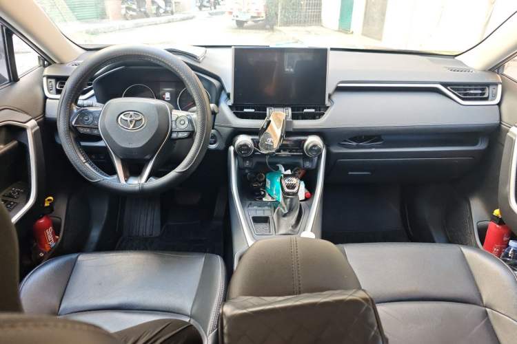 Used Toyota Wildlander 2022 2.0L CVT Two-Wheel Drive Luxury PLUS Edition Center Console