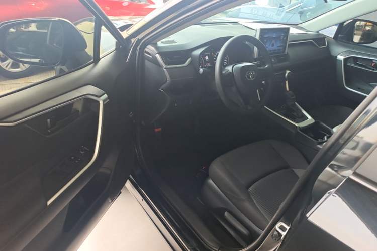 Used Toyota Wildlander 2022 Updated Version 2.0L CVT Two-Wheel Drive Leading Edition Driver Seat