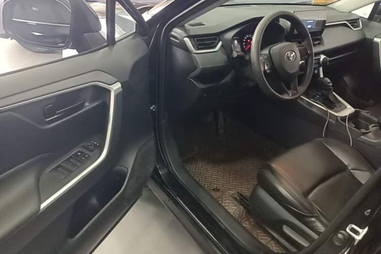 Used Toyota Wildlander 2022 Updated Version 2.0L CVT Two-Wheel Drive Leading Edition Driver Seat