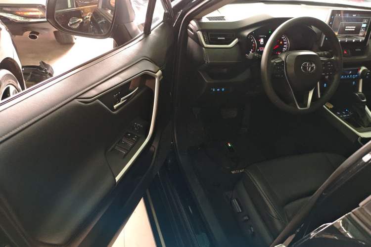 Used Toyota Wildlander 2022 2.0L CVT Two-Wheel Drive Luxury PLUS Edition Driver Seat