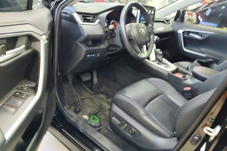 Used Toyota Wildlander 2022 2.0L CVT Two-Wheel Drive Luxury PLUS Edition Driver Seat