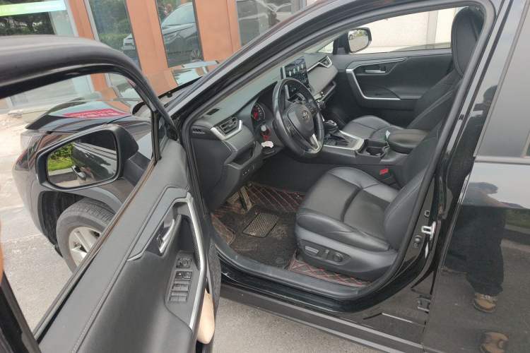 Used Toyota Wildlander 2022 2.0L CVT Two-Wheel Drive Luxury PLUS Edition Driver Seat