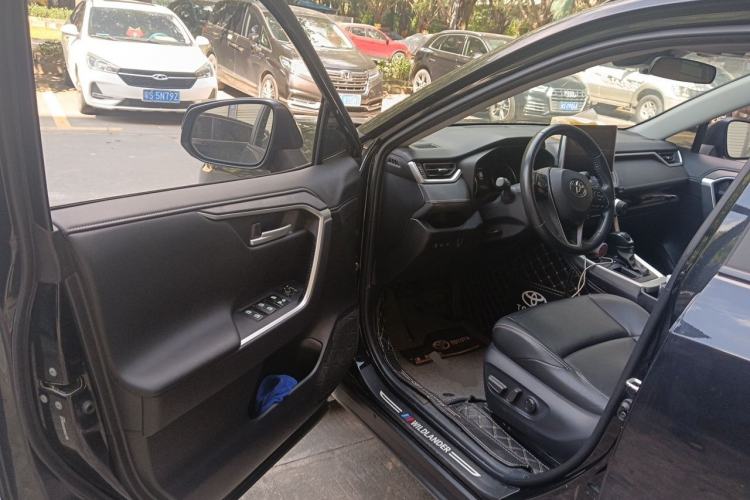 Used Toyota Wildlander 2022 2.0L CVT Two-Wheel Drive Luxury PLUS Edition Driver Seat