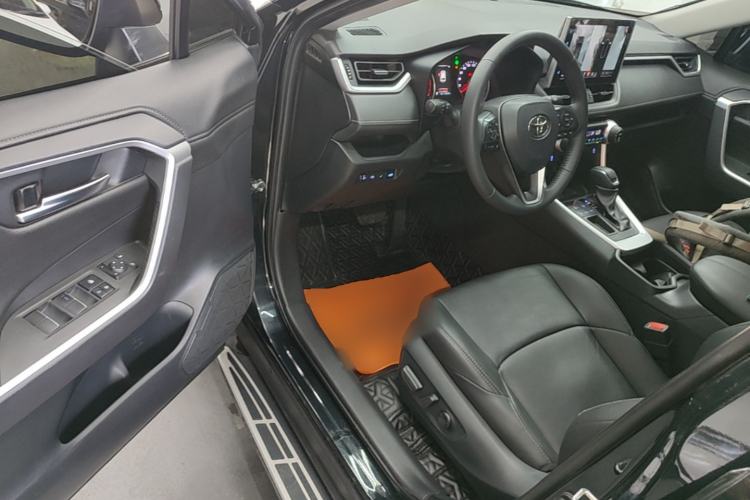 Used Toyota Wildlander 2022 2.0L CVT Two-Wheel Drive Luxury Edition Driver Seat