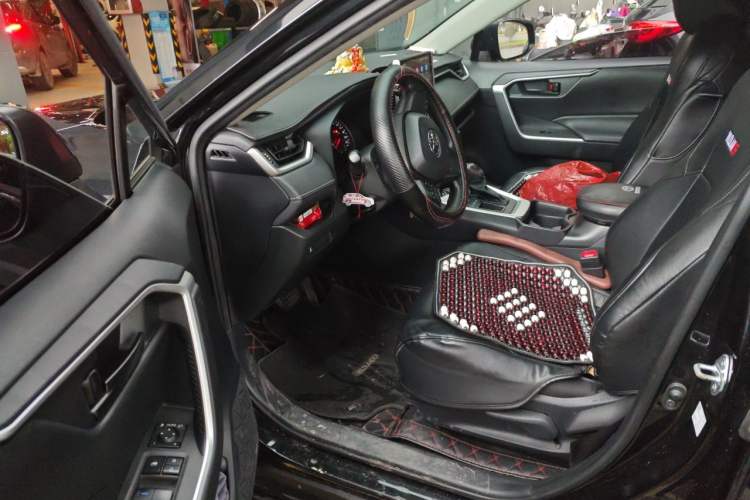 Used Toyota Wildlander 2022 Updated Version 2.0L CVT Two-Wheel Drive Leading Edition Driver Seat