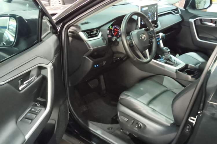 Used Toyota Wildlander 2022 2.0L CVT Two-Wheel Drive Luxury Edition Driver Seat