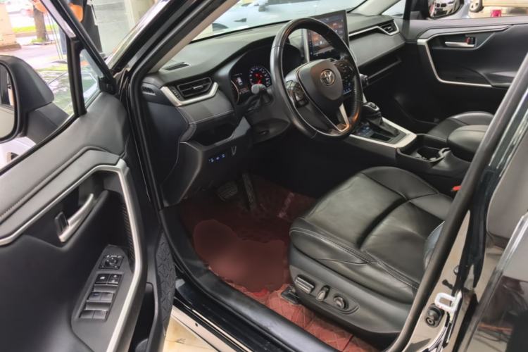 Used Toyota Wildlander 2022 2.0L CVT Two-Wheel Drive Luxury PLUS Edition Driver Seat