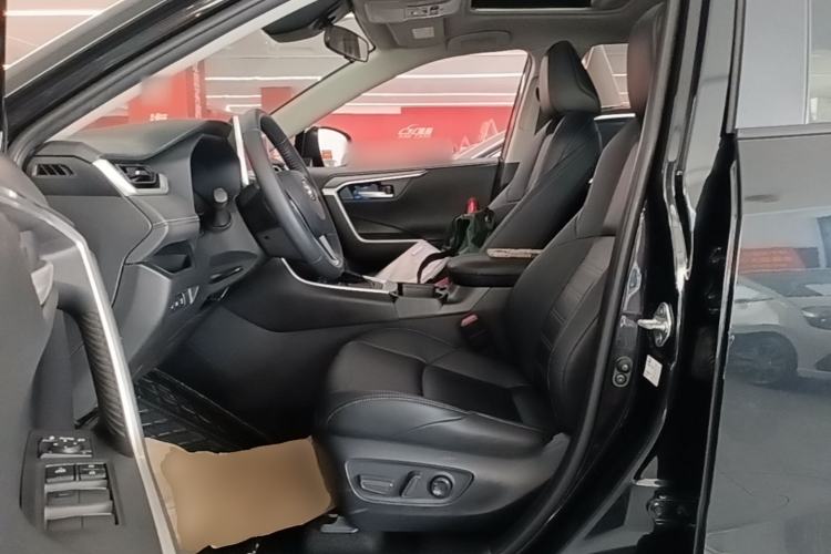 Used Toyota Wildlander 2022 2.0L CVT Two-Wheel Drive Luxury PLUS Edition Driver Seat