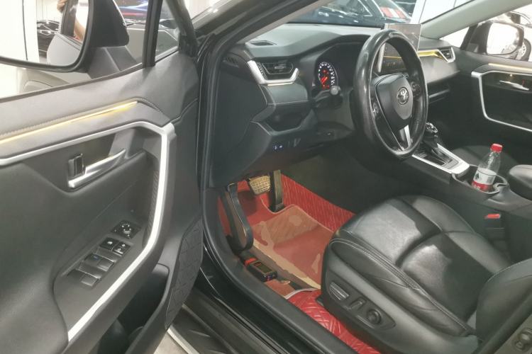 Used Toyota Wildlander 2022 2.0L CVT Two-Wheel Drive Luxury Edition Driver Seat